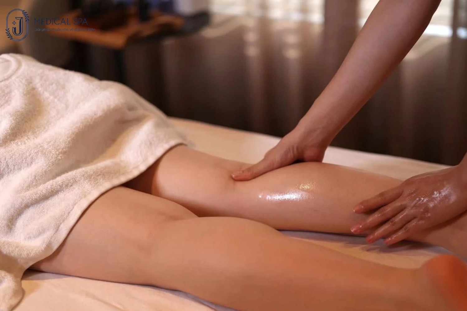 Gợi ý TOP 5 địa chỉ massage chân Hà Nội uy tín, an toàn